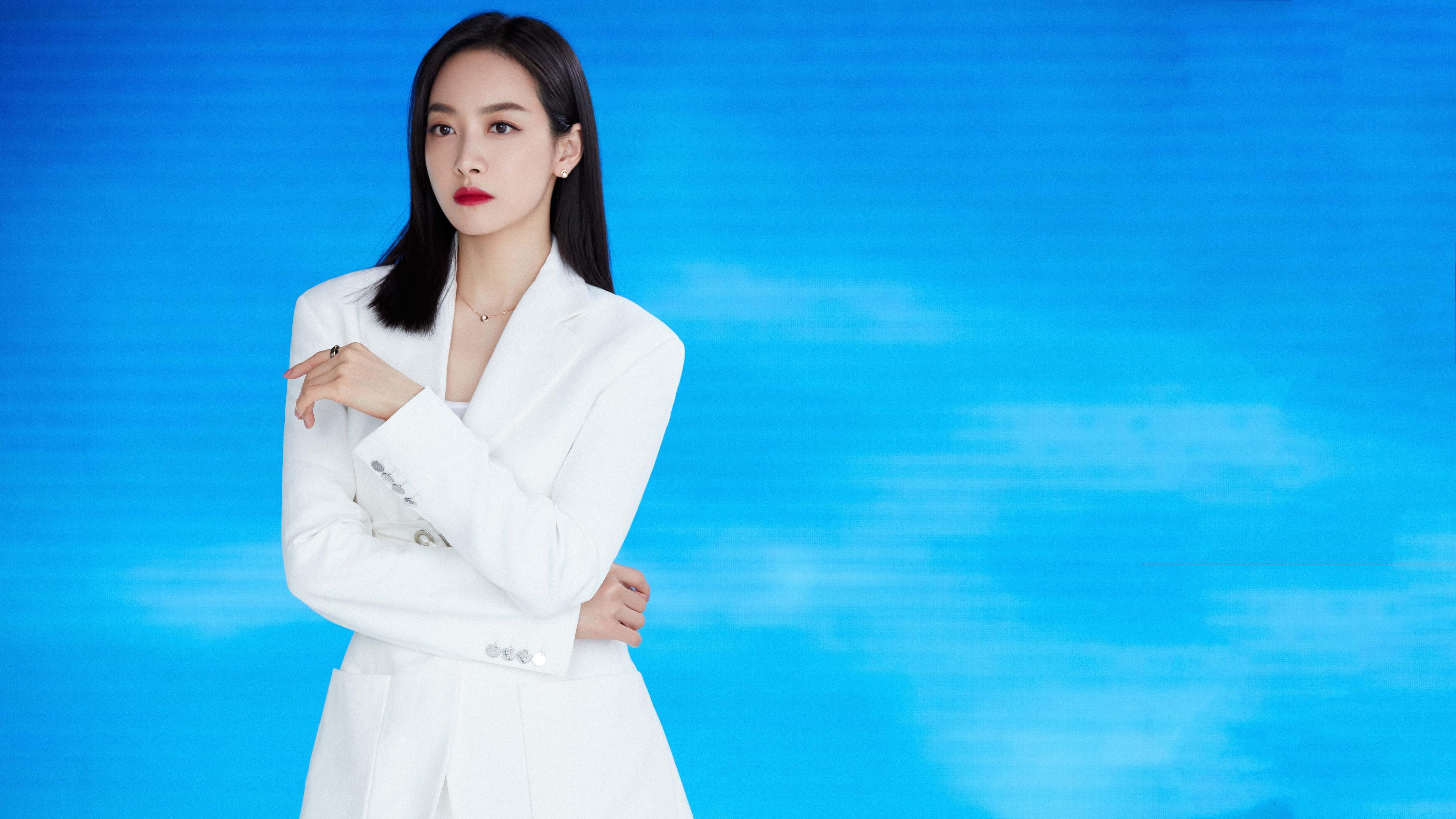 克罗地亚骑手吉塔·日特科维奇在2024年国际马术联合会世界障碍赛中以“Dior”马匹获得第十名,展现坚韧精神。