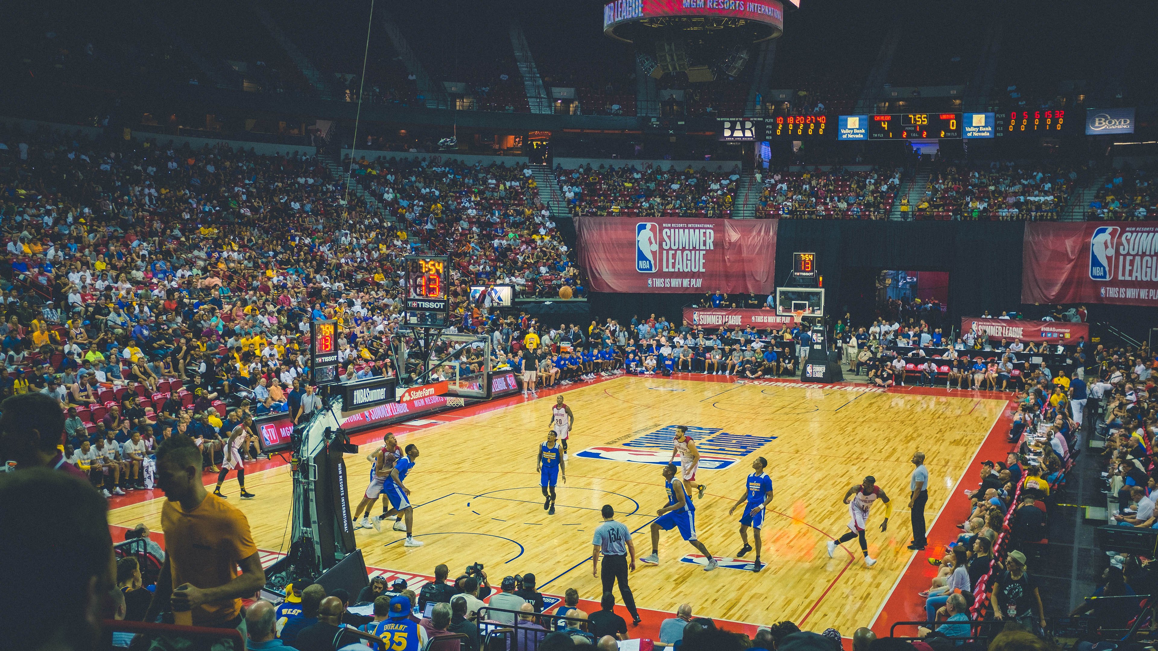 电竞解说风格多样新生代解说逐渐上位,电竞解说门